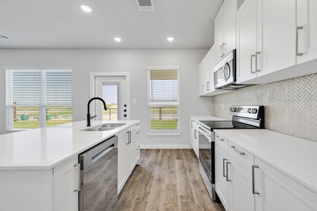 Building Photo - EDGEWOOD ESTATES NOW PRE-LEASING! LUXURIOUS DUPLEX LOCATED ON 1-ACRE LOT IN MIDLOTHIAN, TX!