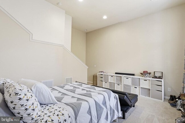 Building Photo - 9052 Isabel Ln