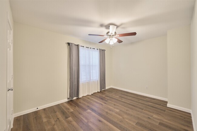 Building Photo - 3501 Buckingham Ln