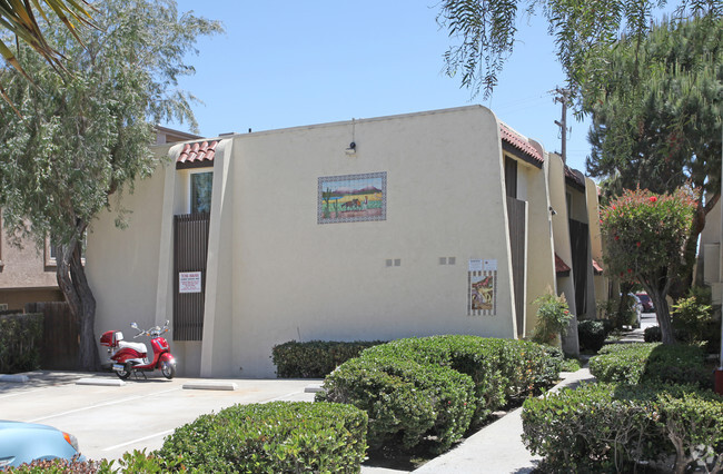 Su Casa - Su Casa Townhomes