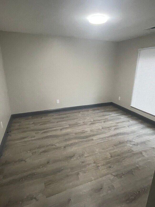 Building Photo - Newly Fully Renovated 3 bedroom 2 bath hom...