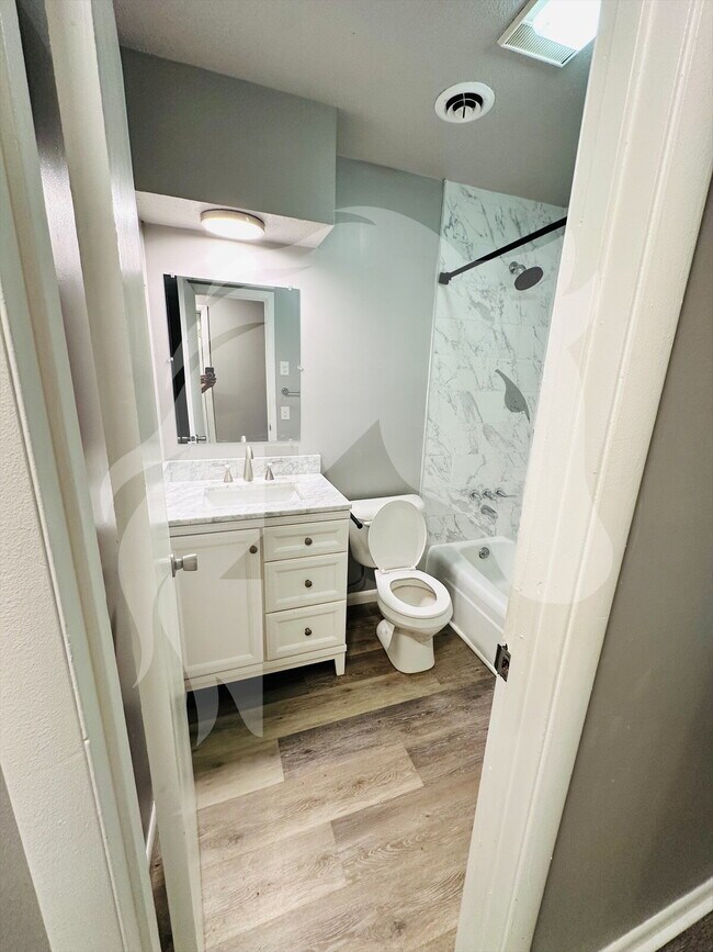 Building Photo - 2718 W Elm Ave