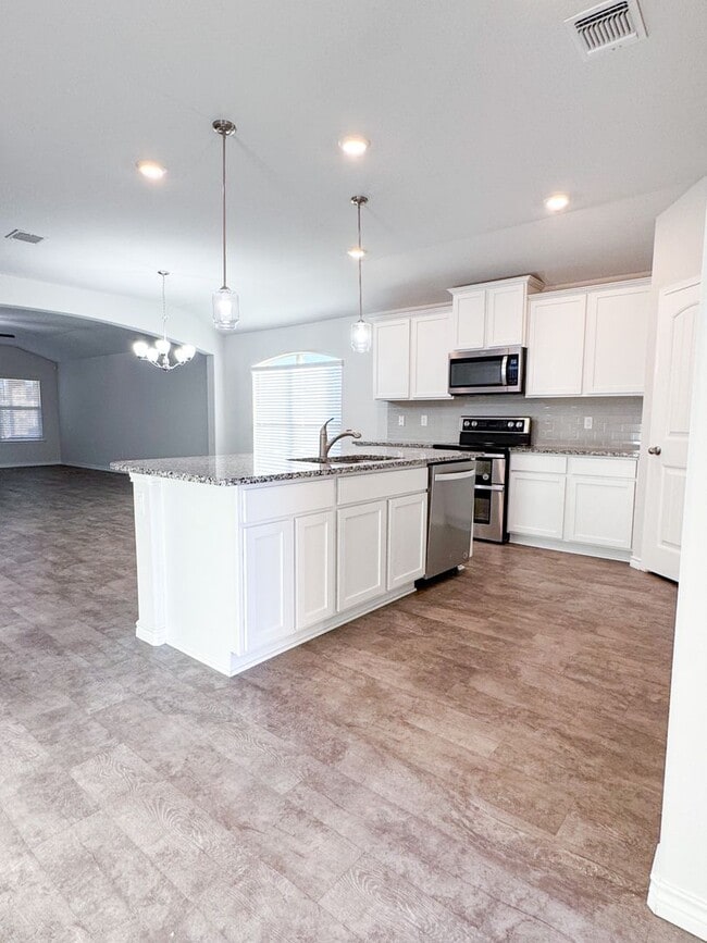 Building Photo - 6233 Lavaca Dr