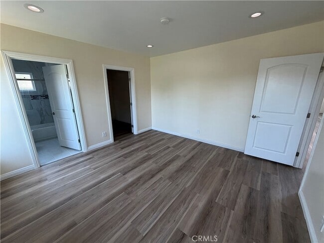 Building Photo - 3234 Vineland Ave
