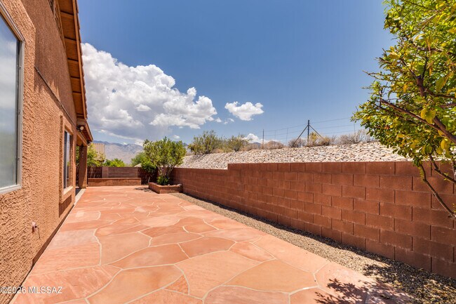 Building Photo - 677 W Pizzicato Ln