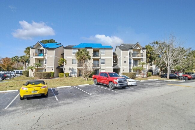 Building Photo - 1964 Lake Atriums Cir