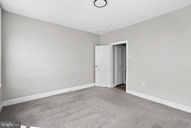 Building Photo - 2511 W Oakdale St