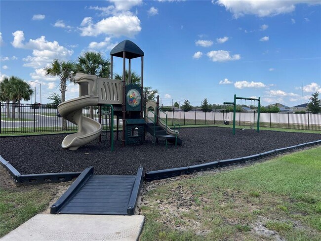 Building Photo - 688 Silver Palm Dr