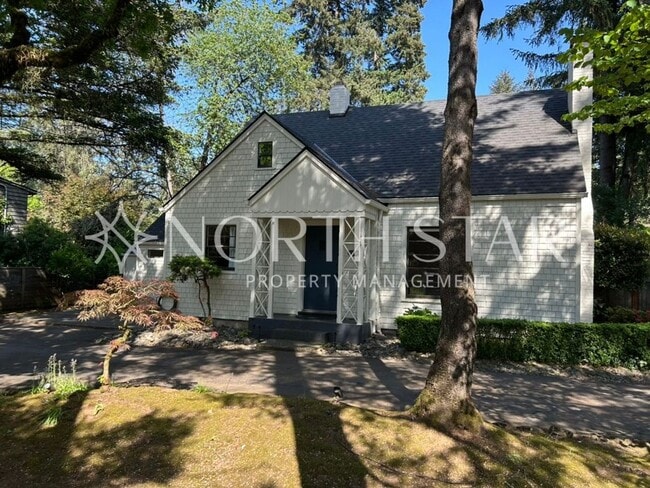 Building Photo - Newly Remodeled Lake Oswego Cottage With Lake Access.