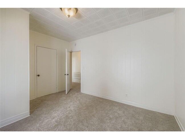 Building Photo - 2630 14th Ave S