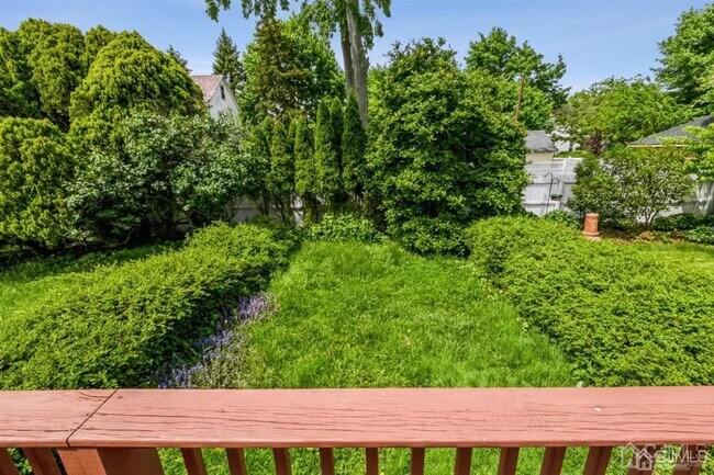 Building Photo - 114 S 5th Ave