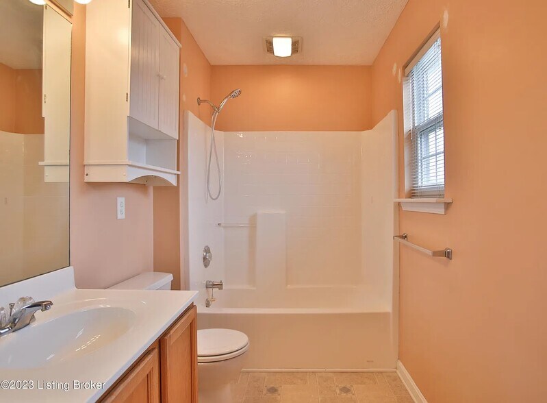 Guest Bathroom - 6736 Arbor Creek Dr