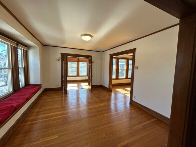 living room - 182 Palmer St