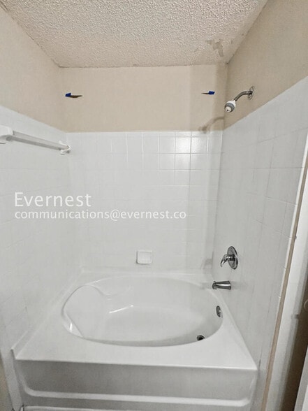 Building Photo - 7688 Creekside Ln