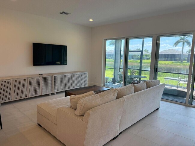 Building Photo - 12597 Vincenza Way