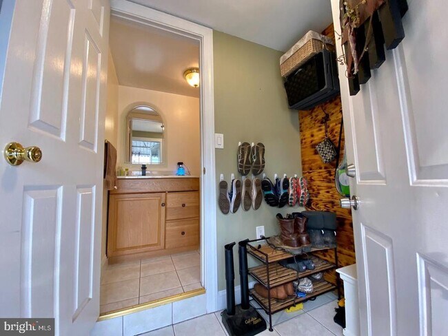 Building Photo - 176 Moser Rd