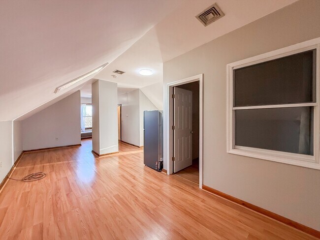 Building Photo - 803 Boylston St