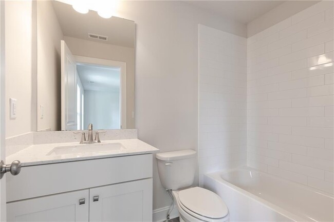Building Photo - 7826 Laurel Crest Dr