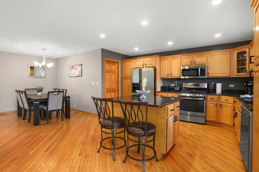 Building Photo - 255 Banbury Ave