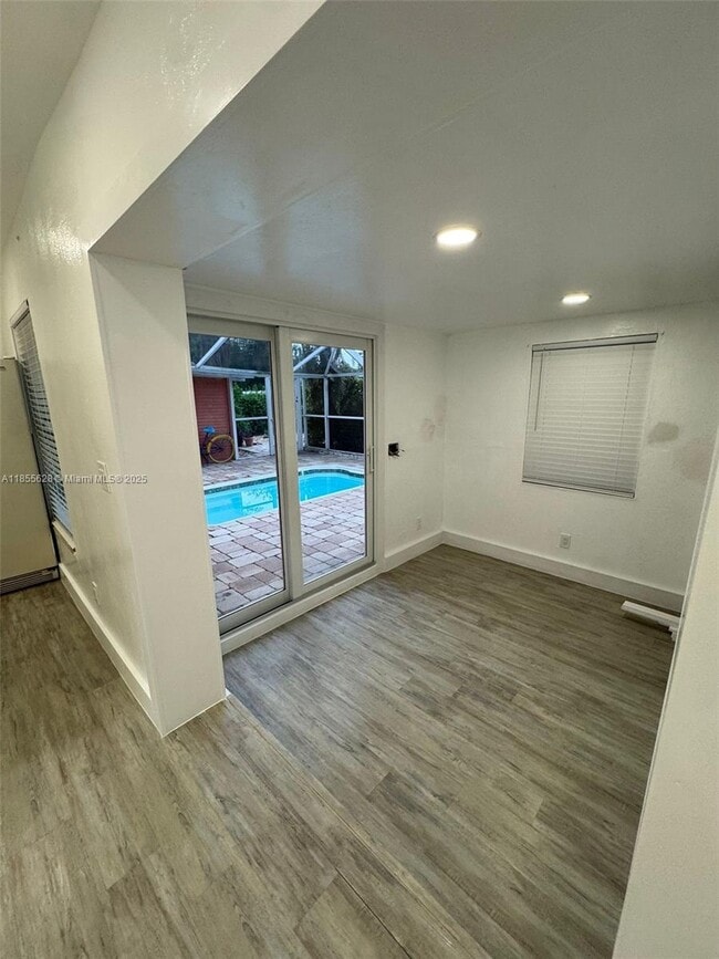 Building Photo - 2720 SW 11th Pl