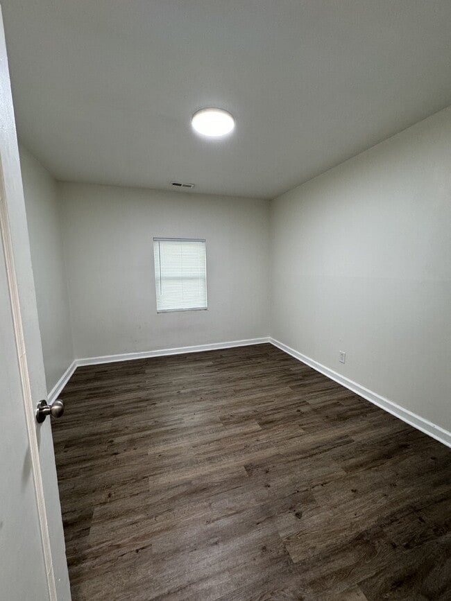 Building Photo - 816 S Water St