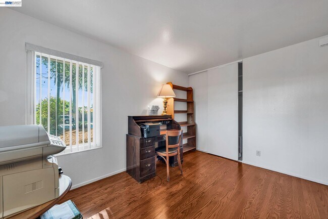 Building Photo - 1810 Boxwood Dr