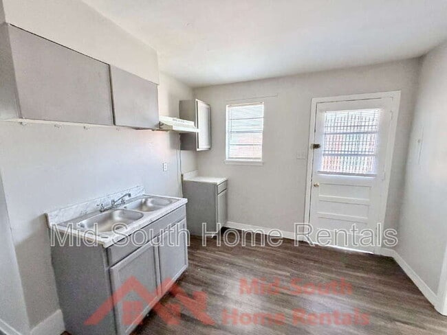 Building Photo - 1353 Fairfax St