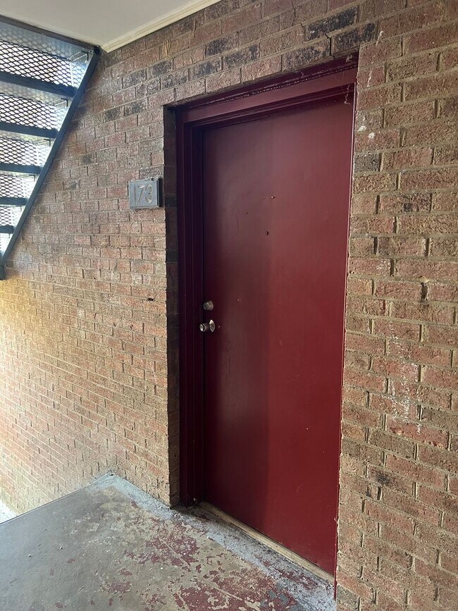 Building Photo - 2 Bedroom 2 Bath Condo