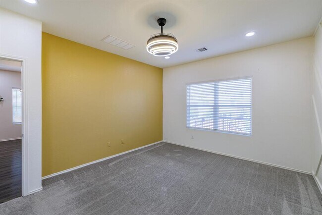 Building Photo - 149 Wind Flower Ln