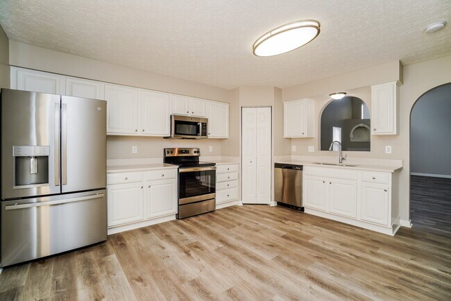 Building Photo - 4880 Grimm Dr