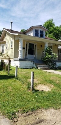 Building Photo - 2 Bedroom 1 Bathroom Home Available Now
