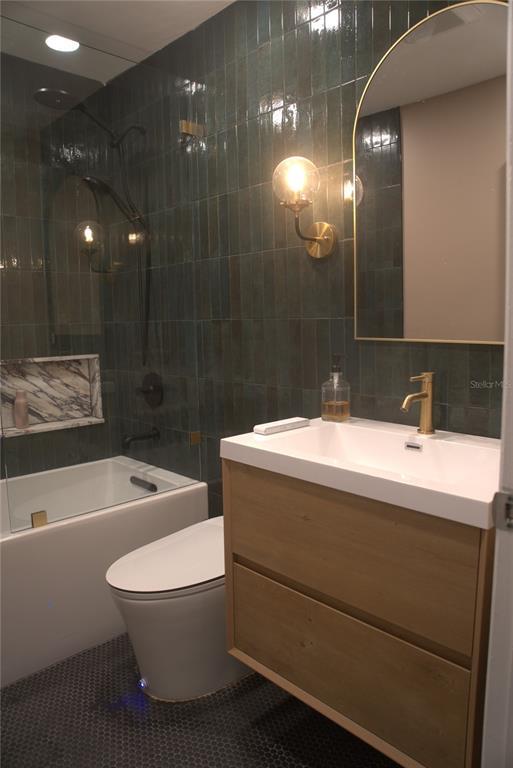 Building Photo - 2805 Northcote Dr