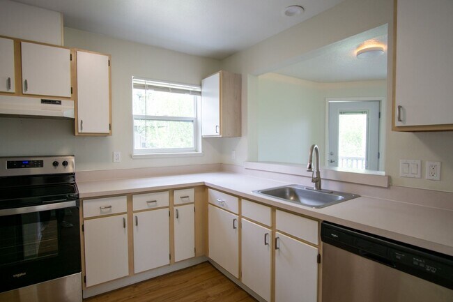 Building Photo - Bright & Spacious 2-Bed/2 Bath with W/D, D...