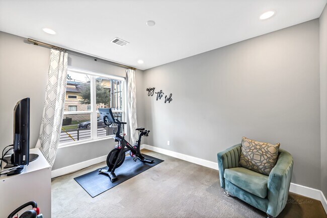 Building Photo - 3105 Gillespie St