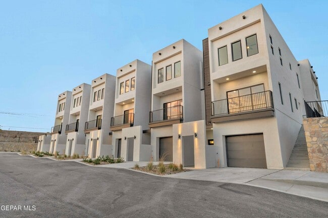 Building Photo - 1519 Golden Hill Terrace
