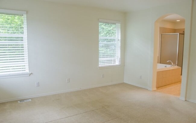 Building Photo - 3 Bed 2.5 Bath Single-family House Availab...