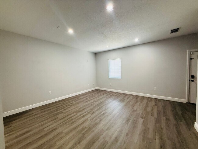 Building Photo - 4203 E Yukon St
