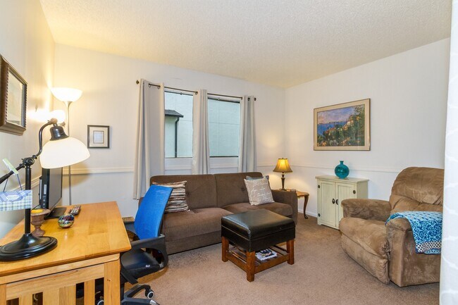 Building Photo - Kirkland Condo