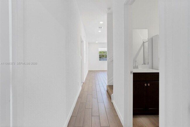 Building Photo - 846 SE 19th St