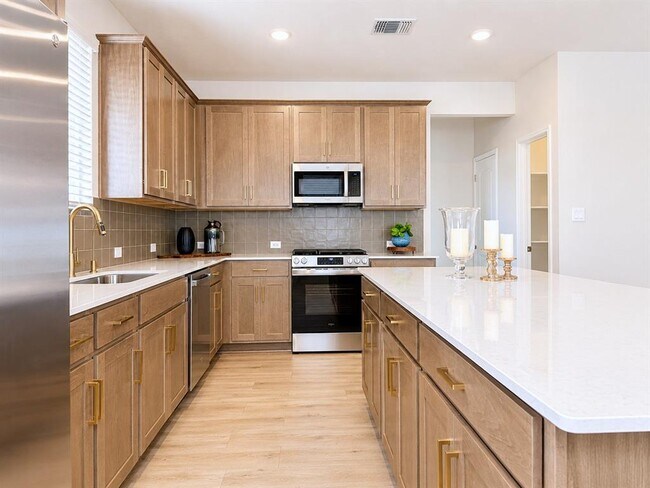 Building Photo - 108 Coleto Tr