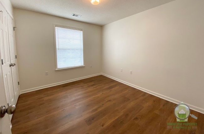 Building Photo - 122 McKenna Cir
