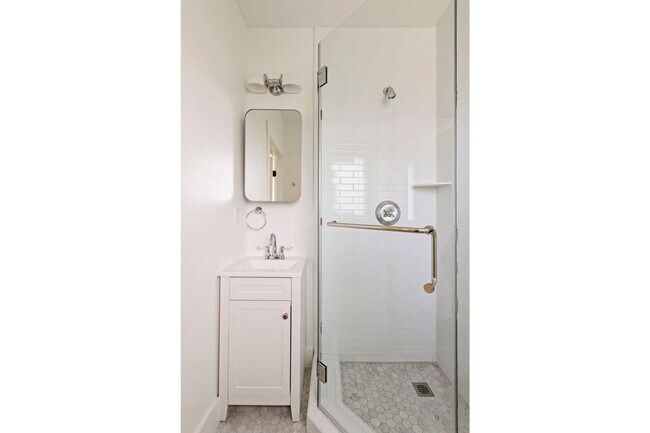 Building Photo - 5 Bed / 5 Bath Residence in Echo Park Now Available!