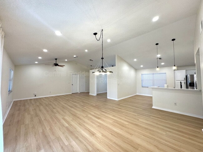 Building Photo - 9150 Palm Tree Dr