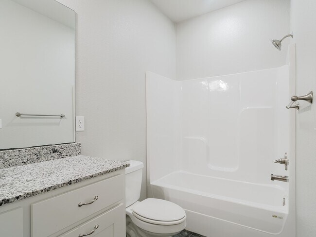 Building Photo - 940 W Ashmore Landing Loop