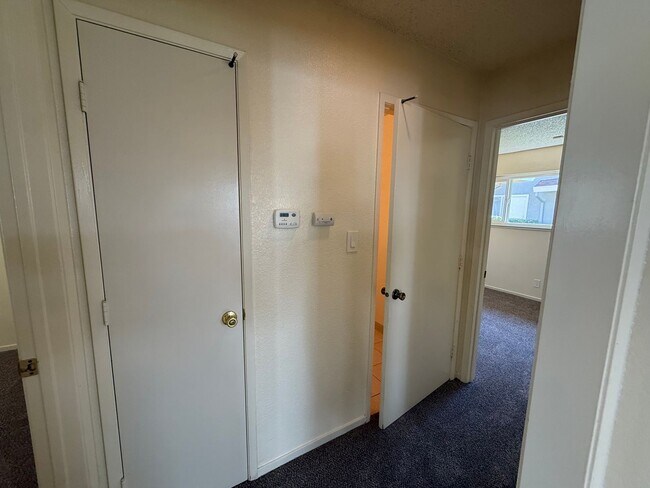 Building Photo - 2112 Chrysler Dr