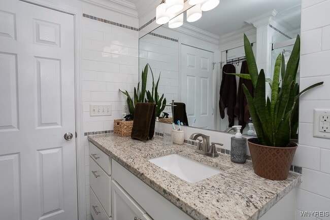 Building Photo - 1090 Stolle Rd