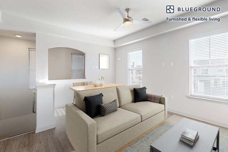 Primary Photo - 1000 Lupine