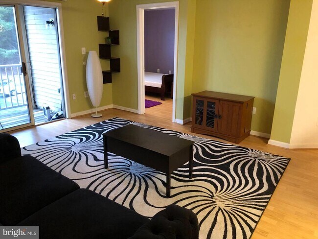 Building Photo - 1055 Gardenview Loop