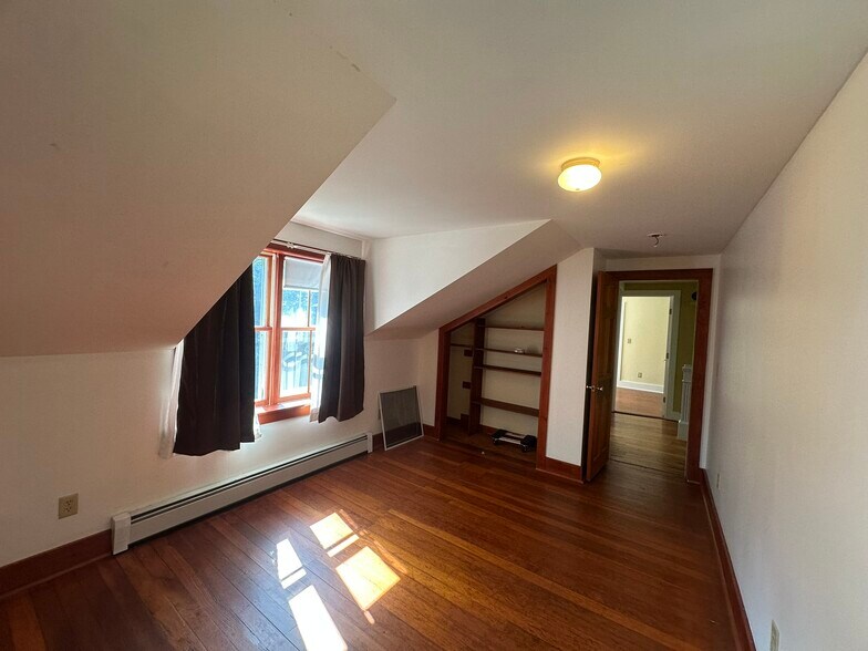 Building Photo - 560 S East St
