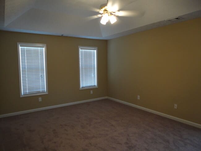 Building Photo - 2700 Kingstream Way SW